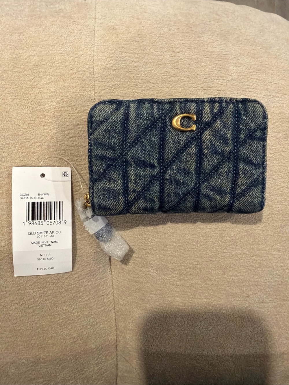 Coach Essential Small Zip Around Card Case with Quilting in Loved Denim NWT
